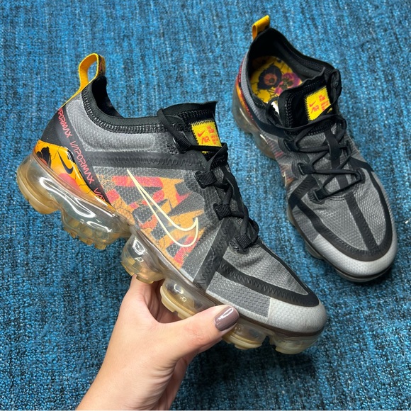 Nike Air Vapormax 2019 Sneakers in Floral Black University Gold - Picture 1 of 8